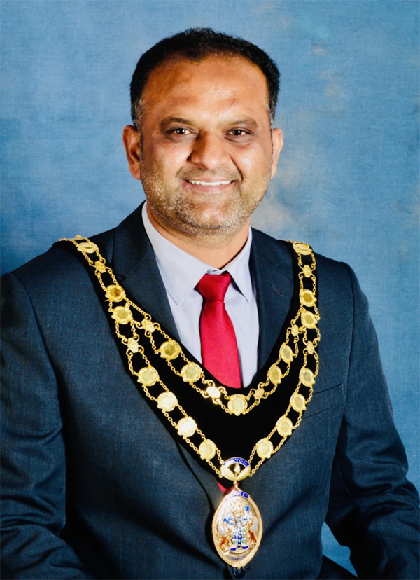 Đi lấn làn đường của đối phương, tài xế taxi bị đánh cho bất tỉnh, danh tính thủ phạm khiến ai cũng choáng-3