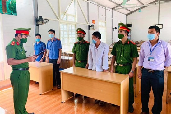 Hòa giải không thành, chồng tẩm xăng giết vợ