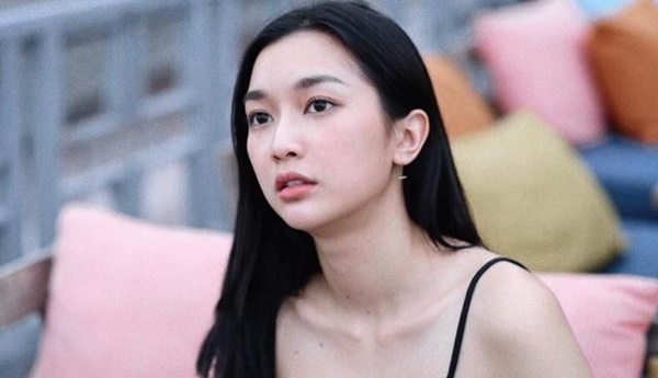 Đang cần thuê người giúp việc thì mẹ chồng dẫn về một người phụ nữ thọt chân, tôi hóa đá khi biết thân phận thật của chị ta-1