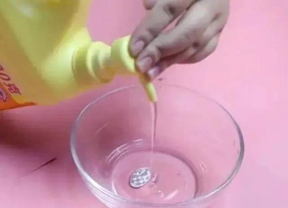 Dải tủ lạnh nhà bạn có bị bẩn và ố không? Mách bạn một mẹo nhỏ, ngay lập tức sạch sẽ như mới-2