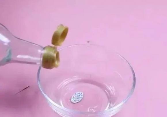 Dải tủ lạnh nhà bạn có bị bẩn và ố không? Mách bạn một mẹo nhỏ, ngay lập tức sạch sẽ như mới-3