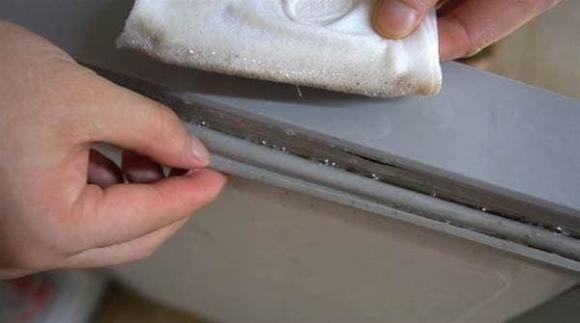 Dải tủ lạnh nhà bạn có bị bẩn và ố không? Mách bạn một mẹo nhỏ, ngay lập tức sạch sẽ như mới-9