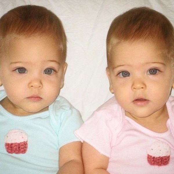 2 chị em từng được mệnh danh là cặp song sinh xinh đẹp nhất thế giới”, được săn đón khi mới 6 tháng tuổi bây giờ ra sao?-1