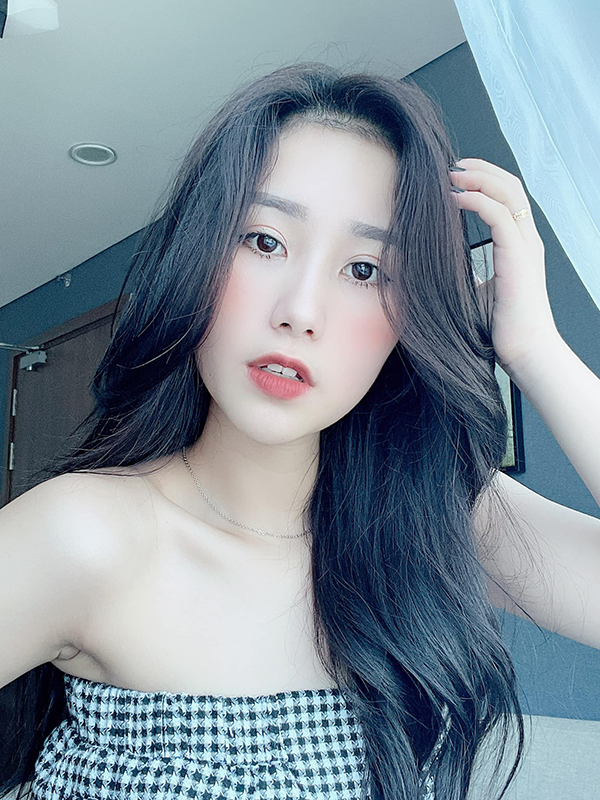 Loạt ảnh sang chảnh chất chơi của vợ quốc dân Tiểu Hý: Dùng đồ hiệu, ở chung cư cao cấp-2