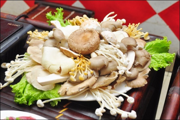 Cuối tuần cả nhà quây quần, mẹ làm nồi lẩu gà thập cẩm thơm ngon, bổ dưỡng ai cũng xuýt xoa-3