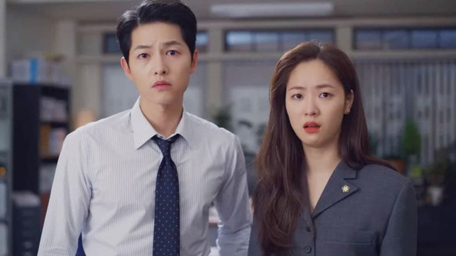 Bố chồng vừa vào nhà tắm đã kêu la ầm ĩ, khuôn mặt dính đầy thứ kỳ quái khiến vợ chồng tôi giật mình-1