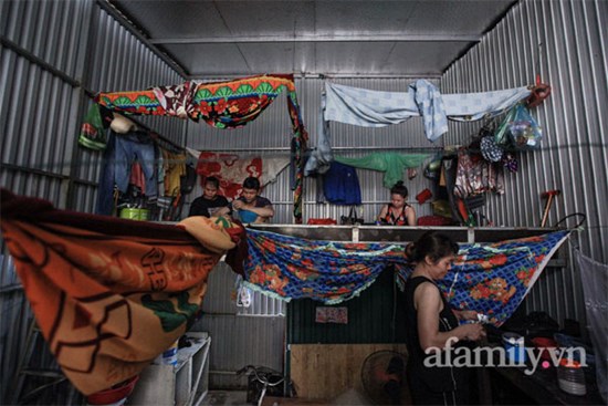 Công nhân xây dựng lâm cảnh thất nghiệp giữa Thủ đô vì dịch: Về quê không được, ở lại cũng không xong, chỉ có một ước mong duy nhất!