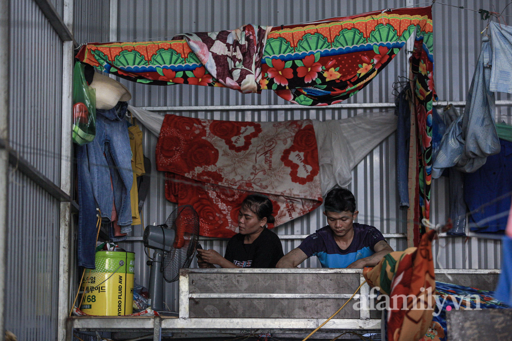 Công nhân xây dựng lâm cảnh thất nghiệp giữa Thủ đô vì dịch: Về quê không được, ở lại cũng không xong, chỉ có một ước mong duy nhất!-10