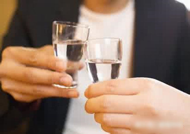 Ngày cưới, vợ uống say, nghe cô ấy hét lên điều này, anh nhất quyết trả hàng” lại nơi sản xuất-1