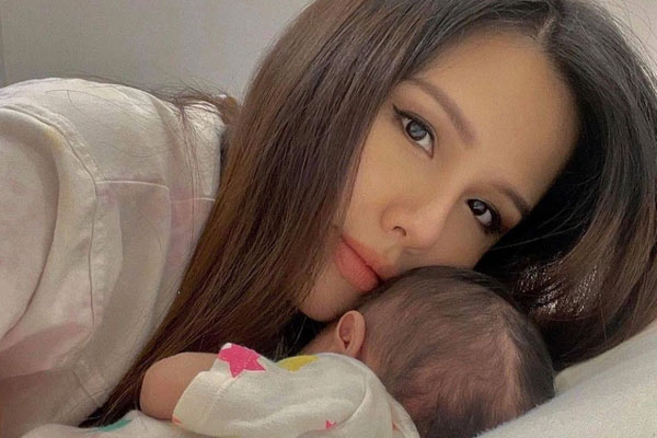 Phu nhân sếp lớn tập đoàn nghìn tỷ tiết lộ tình trạng body sau khi tăng 20kg vì mang bầu-4