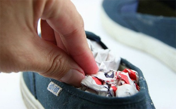 Đừng lo lắng về đôi giày ướt đẫm mồ hôi, hãy rắc một ít hỗn hợp này vào, giày của bạn sẽ không còn mùi hôi sau khi mang một ngày-1