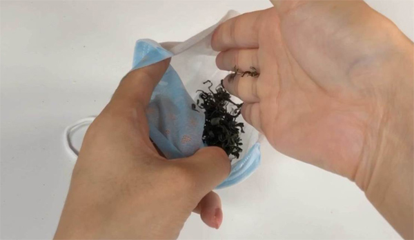 Đừng lo lắng về đôi giày ướt đẫm mồ hôi, hãy rắc một ít hỗn hợp này vào, giày của bạn sẽ không còn mùi hôi sau khi mang một ngày-2