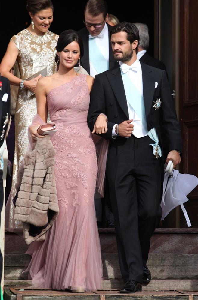 2 nhân vật Hoàng gia: Nhan sắc xấu lạ, nhưng phong cách thời trang thì đỉnh bậc nhất-23