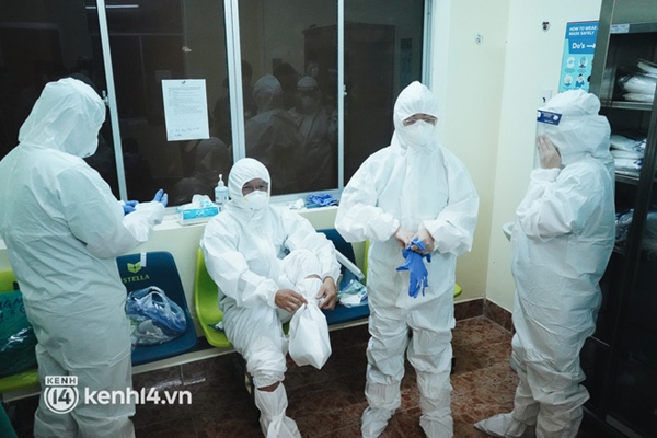 Ảnh: Theo chân bác sĩ nơi thành trì cuối cùng giành lại sự sống cho các F0 nguy kịch, phải thở máy ở TP.HCM-1