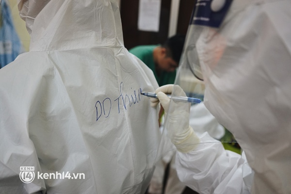 Ảnh: Theo chân bác sĩ nơi thành trì cuối cùng giành lại sự sống cho các F0 nguy kịch, phải thở máy ở TP.HCM-2