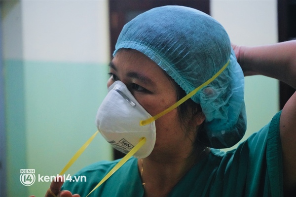 Ảnh: Theo chân nha sĩ nơi thành trì đến cuối giành lại sự sống và ở cho các F0 nguy kịch, phải thở máy ở TP.HCM-3