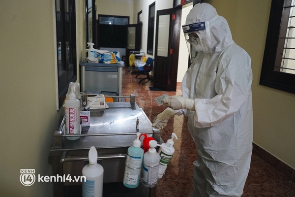 Ảnh: Theo chân bác sĩ nơi thành trì cuối cùng giành lại sự sống cho các F0 nguy kịch, phải thở máy ở TP.HCM-17