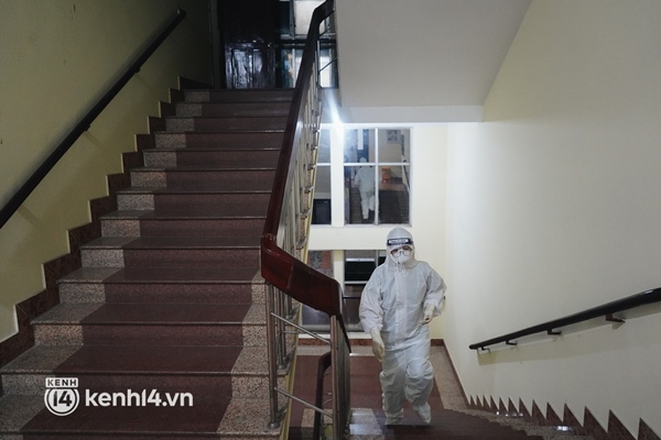 Ảnh: Theo chân bác sĩ nơi thành trì cuối cùng giành lại sự sống cho các F0 nguy kịch, phải thở máy ở TP.HCM-18