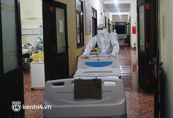 Ảnh: Theo chân bác sĩ nơi thành trì cuối cùng giành lại sự sống cho các F0 nguy kịch, phải thở máy ở TP.HCM-19