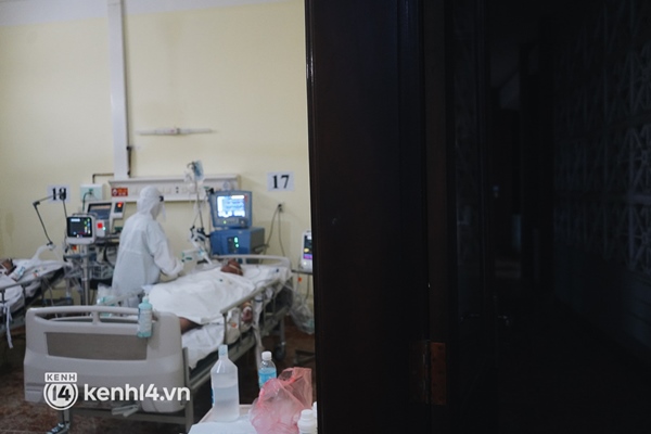 Ảnh: Theo chân bác sĩ nơi thành trì cuối cùng giành lại sự sống cho các F0 nguy kịch, phải thở máy ở TP.HCM-21