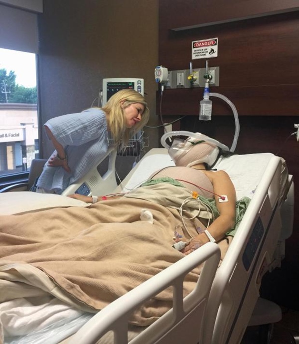 Cả tuổi thơ bị chê xấu như quỷ, bà mẹ quyết đập đi xây lại giống Đệ nhất phu nhân Mỹ và kết quả ngoài sức tưởng tượng-4