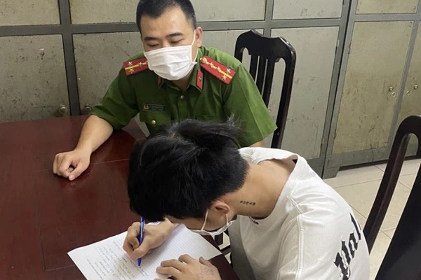 Vụ thanh niên ra đường không mang giấy tờ, ngổ ngáo khi gặp công an: Ăn năn và gửi lời xin lỗi-2