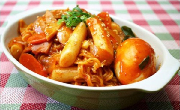 Mê ẩm thực Hàn Quốc, chị em bỏ túi ngay cách làm lẩu tokbokki cay nồng, chuẩn vị không thua gì nhà hàng-4