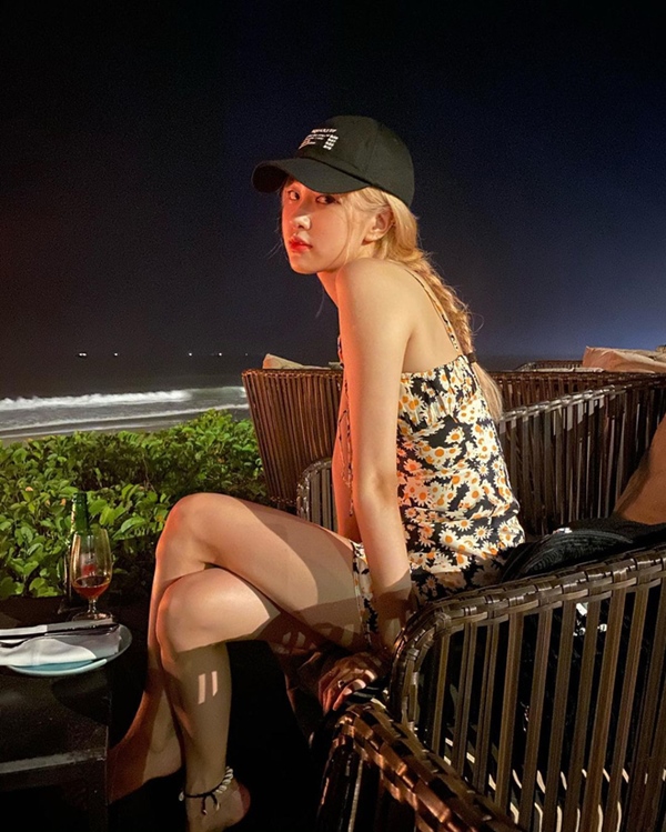 Soi style váy vóc của 5 sao Hàn dân tình muốn đi du lịch cùng nhất: Suzy đơn giản đậm chất bạn gái, Jennie sexy hết nấc, Jisoo cá tính bất ngờ-4