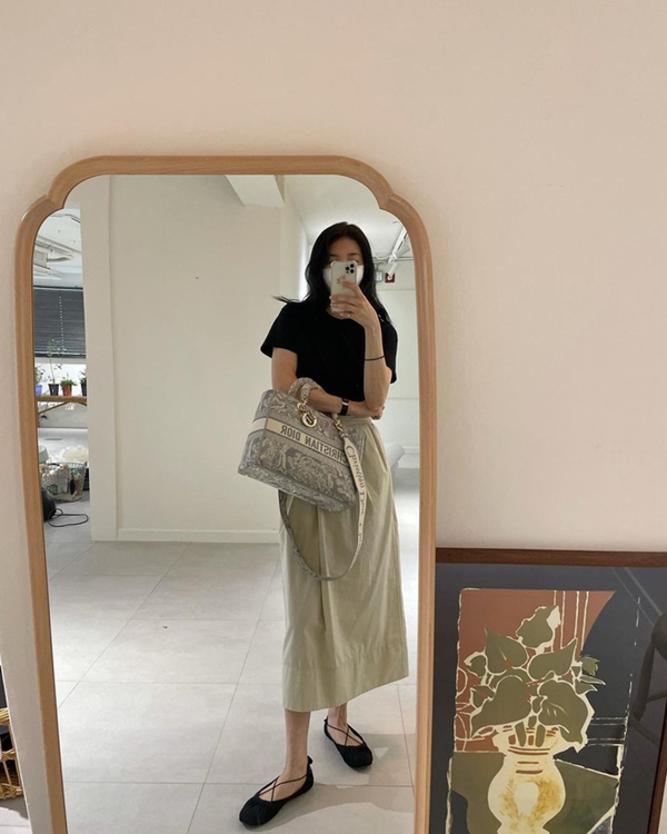 Soi style váy vóc của 5 sao Hàn dân tình muốn đi du lịch cùng nhất: Suzy đơn giản đậm chất bạn gái, Jennie sexy hết nấc, Jisoo cá tính bất ngờ-22