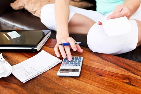 Ba thay đổi chi tiêu giúp bà mẹ nghỉ việc không lương vẫn có tiền bỏ ống
