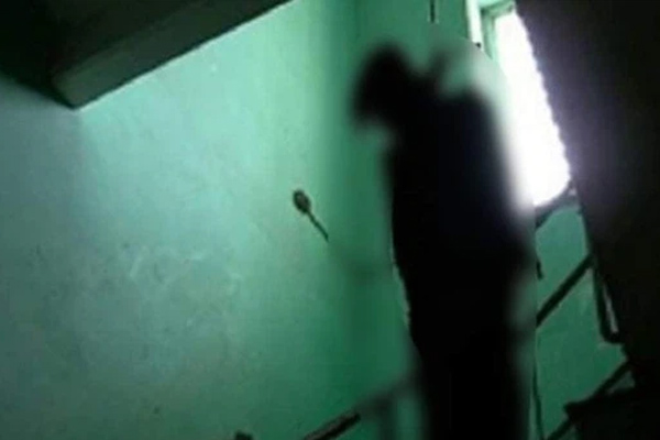 Hoảng hốt phát hiện thầy giáo tử vong trong tư thế treo cổ-1