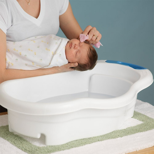 Gội đầu cho bé theo cách này, bé không quấy khóc mà còn ngoan ngoãn hợp tác!-1