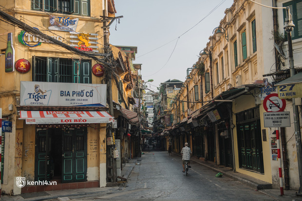 Những hình ảnh về Hà Nội sẽ khiến chúng ta nhớ mãi quãng thời gian này - khi cả thành phố căng mình chống dịch-4