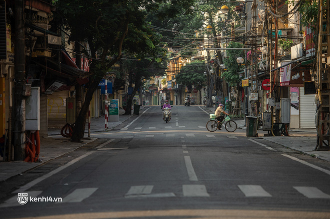 Những hình ảnh về Hà Nội sẽ khiến chúng ta nhớ mãi quãng thời gian này - khi cả thành phố căng mình chống dịch-11