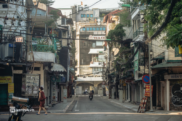 Những hình ảnh về Hà Nội sẽ khiến chúng ta nhớ mãi quãng thời gian này - khi cả thành phố căng mình chống dịch-12