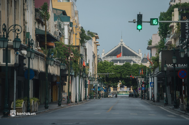 Những hình ảnh về Hà Nội sẽ khiến chúng ta nhớ mãi quãng thời gian này - khi cả thành phố căng mình chống dịch-14