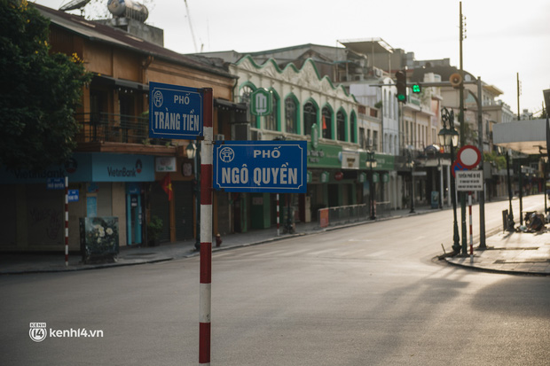 Những hình ảnh về Hà Nội sẽ khiến chúng ta nhớ mãi quãng thời gian này - khi cả thành phố căng mình chống dịch-15