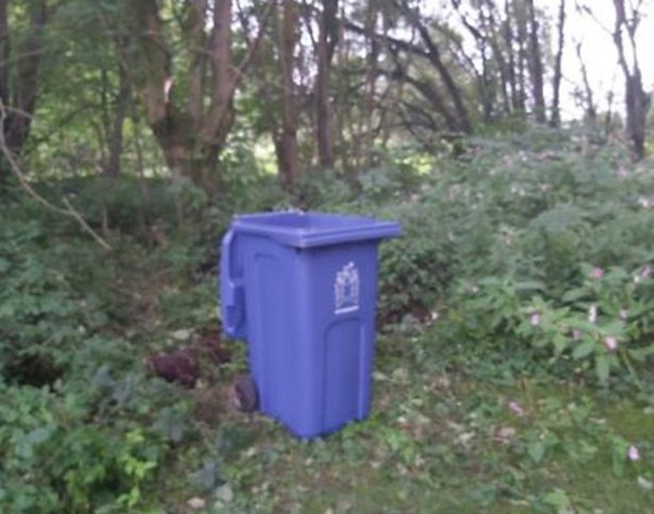 Clip: Cậu thiếu niên trẻ tuổi kéo theo chiếc thùng rác kỳ lạ đi qua đường, không ngờ phía sau ẩn giấu tội ác cực kỳ tàn bạo-4