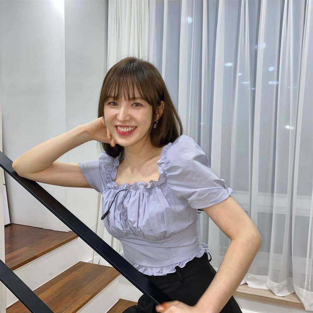 Kiểu váy áo cả Kbiz đang diện: Cứ mặc lên là sang chảnh, vóc dáng nào cũng có thể cân đẹp-6