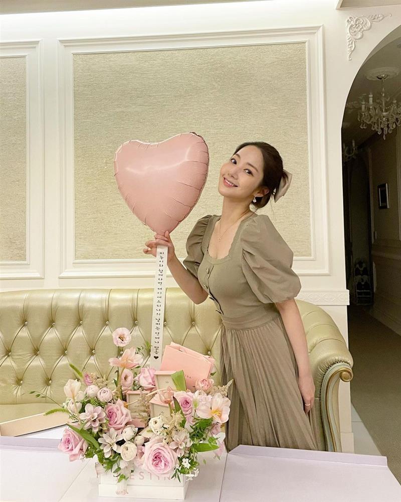 Kiểu váy áo cả Kbiz đang diện: Cứ mặc lên là sang chảnh, vóc dáng nào cũng có thể cân đẹp-8