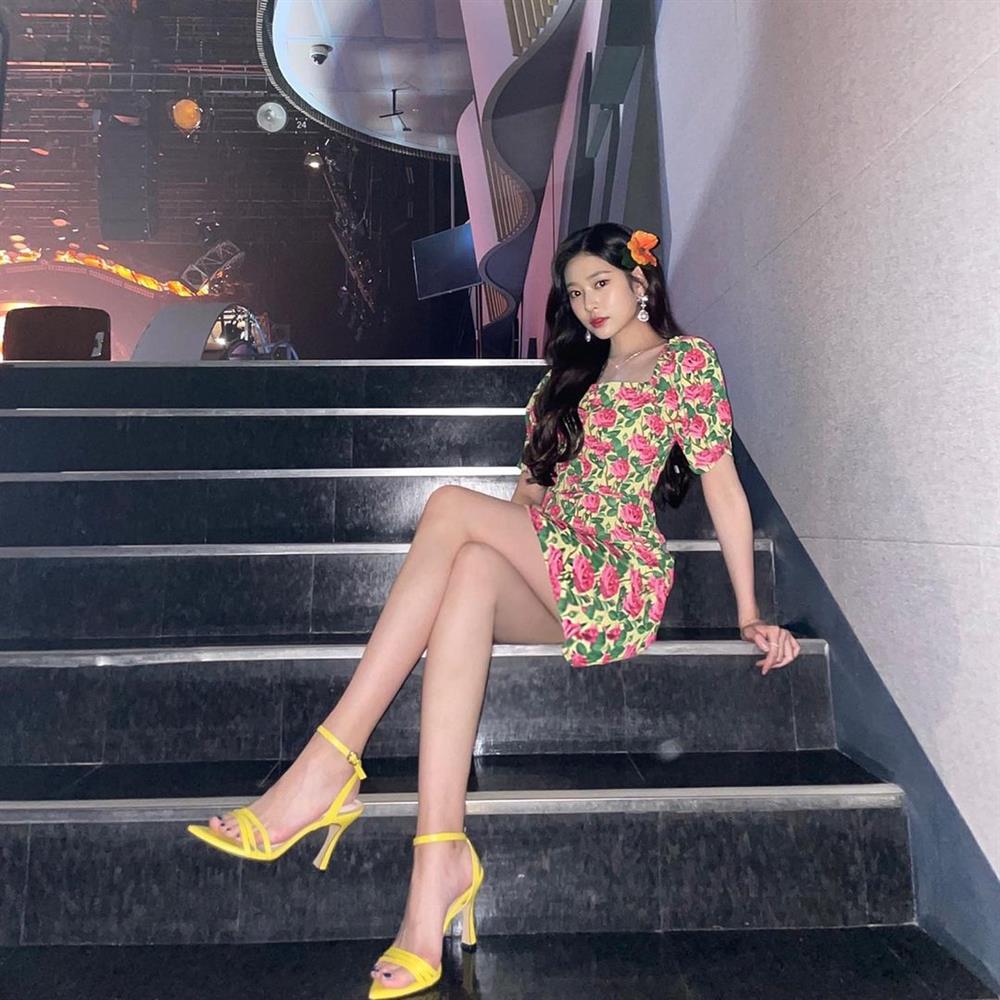 Kiểu váy áo cả Kbiz đang diện: Cứ mặc lên là sang chảnh, vóc dáng nào cũng có thể cân đẹp-16