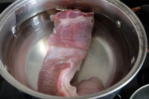 Đừng rửa thịt lợn trực tiếp với nước, bởi rất khó rửa sạch! Hãy học mẹo này, chất bẩn sẽ tự hết, thịt rất sạch và không còn mùi tanh-4