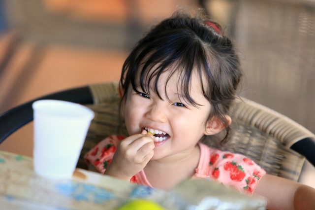 Bác sĩ nhi khuyến cáo 3 loại thức ăn dễ cản trở xương phát triển, bố mẹ cần chú ý-3