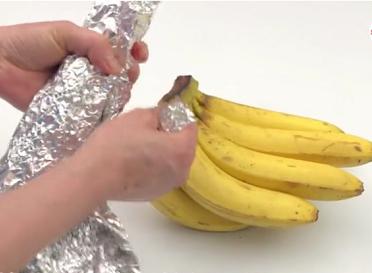 Chuối chín chuyển sang màu đen chỉ sau hai ngày, mách bạn mẹo giữ chuối vàng ươm cả tuần mà vẫn tươi ngon-3