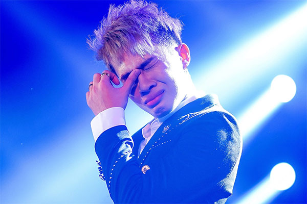 Rầm rộ nguyên nhân 1 nam ca sĩ Vbiz đình đám rời công ty cũ, hoá ra liên quan đến chuyện ngủ chung với bạn gái-2