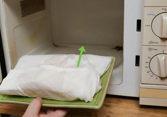 Bánh mì để lâu vừa ỉu vừa dai, 4 cách làm nóng không bị khô, giòn ngon như mới ra lò-3