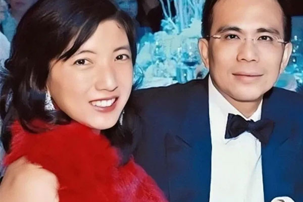 Giúp chồng thành tỷ phú, người phụ nữ bị đá vì Hoa hậu ông ta yêu thầm 30 năm và quả báo phải nhận từ nhân vật không ngờ!-9