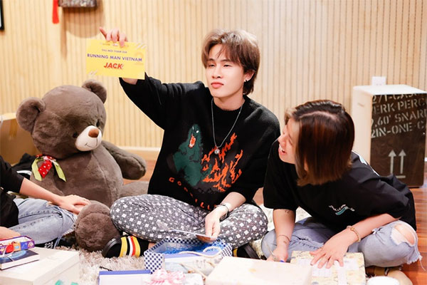 NÓNG: Trường Giang, Karik, Lan Ngọc... bí mật đổ bộ sân bay Tân Sơn Nhất để sang Hàn ghi hình Running Man Việt-6