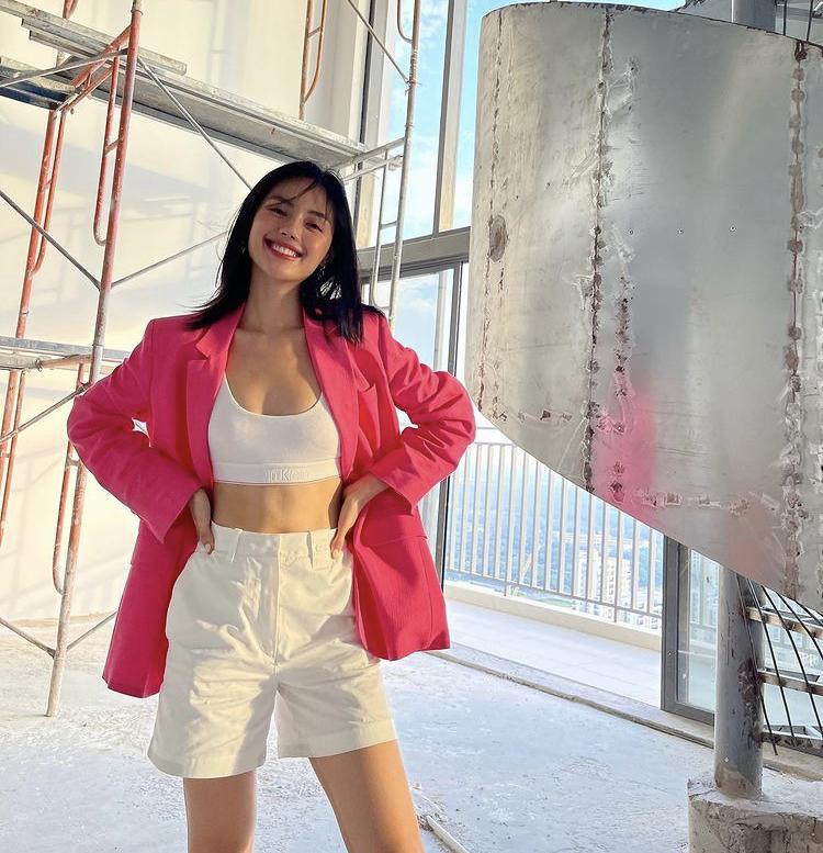 Tips mix quần short cạp cao chất như dàn fashionista Việt-3