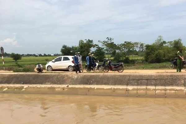 Thông tin bó bệnh nhân Covid-19 bằng bạt rồi ném lên xe là sai sự thật-2